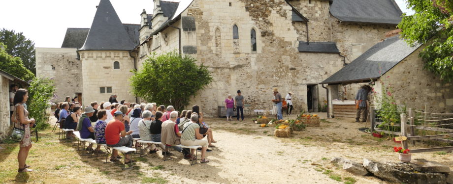 visite théâtralisée du Prieuré de St Rémy la Varenne